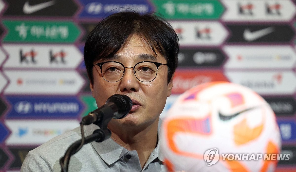 Hwang Sun-hong, head coach of the South Korean men's under-22 national football team, speaks at a press conference ahead of the 2024 Asian Football Confederation (AFC) U-23 Asian Cup qualifying tournament in the southeastern city of Changwon on Sept. 5, 2023. (Yonhap)