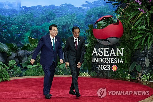 Yoon tiendra un sommet avec Widodo avant de se rendre en Inde pour le G20