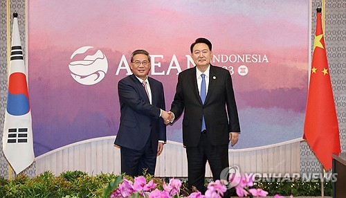 (LEAD) La question nucléaire nord-coréenne ne doit pas être un obstacle dans les relations entre la Corée du Sud et la Chine, selon Yoon