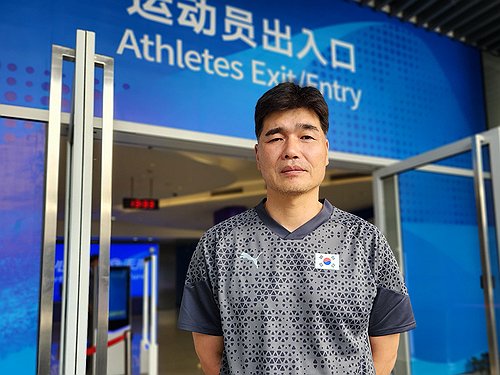 Im Do-hun, head coach of the South Korean men's national volleyball team, poses after an interview with Yonhap News Agency following a practice for the Asian Games at Linping Sports Centre Gymnasium in Hangzhou, China, on Sept. 18, 2023. (Yonhap)