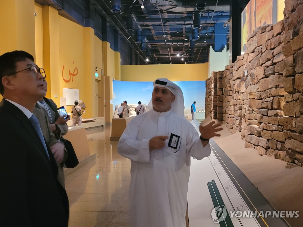 رئيس إدارة التراث الثقافي يزور المتحف الوطني السعودي