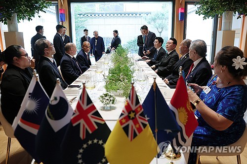 Yoon meets leaders from Pacific island countries
