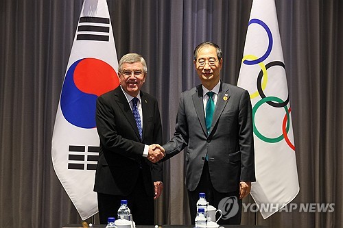 رئيس الوزراء يلتقي رئيس اللجنة الأولمبية الدولية