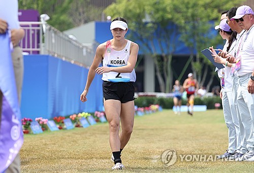  Modern pentathlete Kim Sun-woo wins silver for S. Korea's 1st medal in Hangzhou