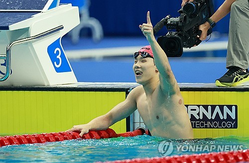 지유찬, 남자 자유형 50ｍ 21년만의 금메달…또 대회신기록