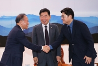 내일 쌍특검법 재표결 무산…이태원법 막판 의견절충