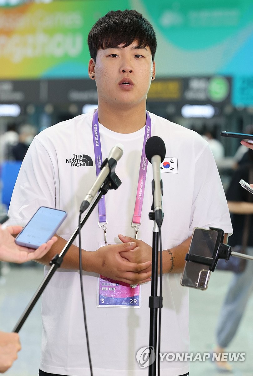 Gymnast Kim Han-sol wins gold in men's floor exercise