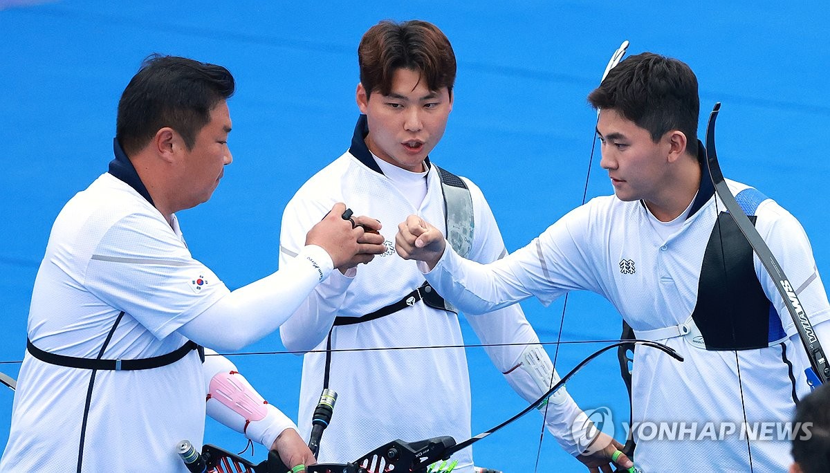 South Korea's Oh Jin-hyek, Lee Woo-seok and Kim Je-deok (from L to R) react in the final of the men's team recurve archery event at Fuyang Yinhu Sports Centre in Hangzhou, China, during the 19th Asian Games on Oct. 6, 2023. (Yonhap)