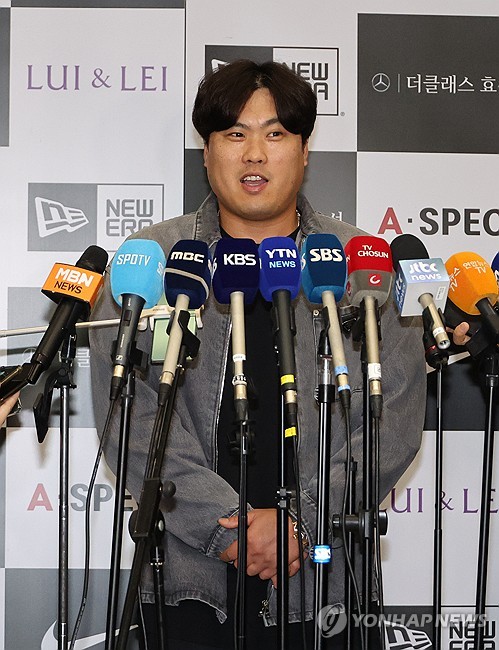 Hyun Jin Ryu speaks on pending free agency, playoff
