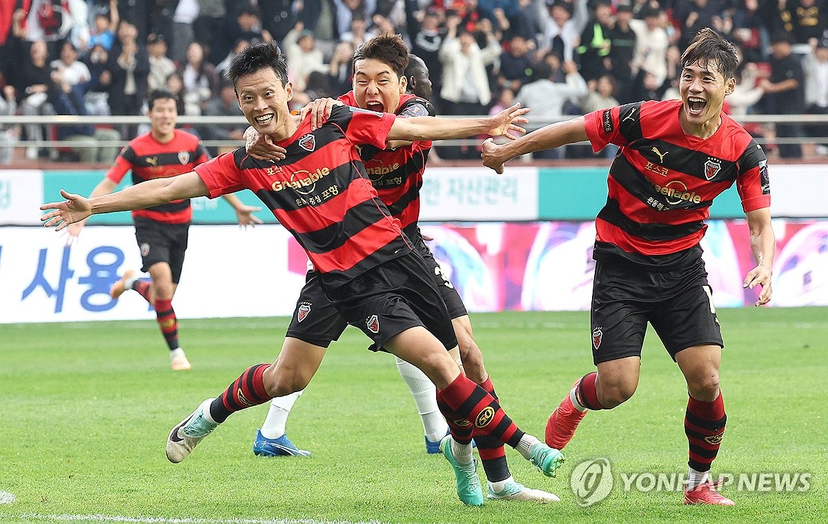 Pohang Steelers beat rivals Jeonbuk for FA Cup title | Yonhap News Agency