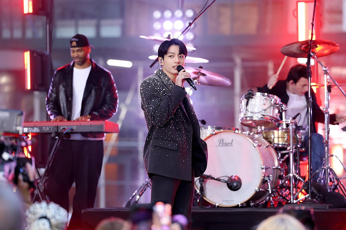 This image provided by BigHit Music shows BTS' Jungkook performing hit solo singles at Today Plaza in New York City as part of the Citi Concert series of the American NBC morning show "Today" on Nov. 8, 2023 (U.S. local time). (PHOTO NOT FOR SALE) (Yonhap)