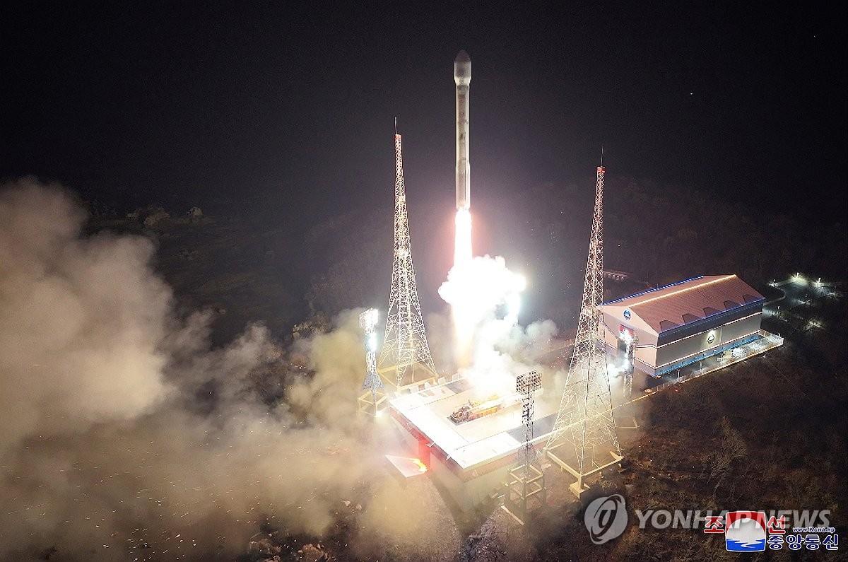 북한 "정찰위성 성공적 발사…궤도에 정확히 진입"