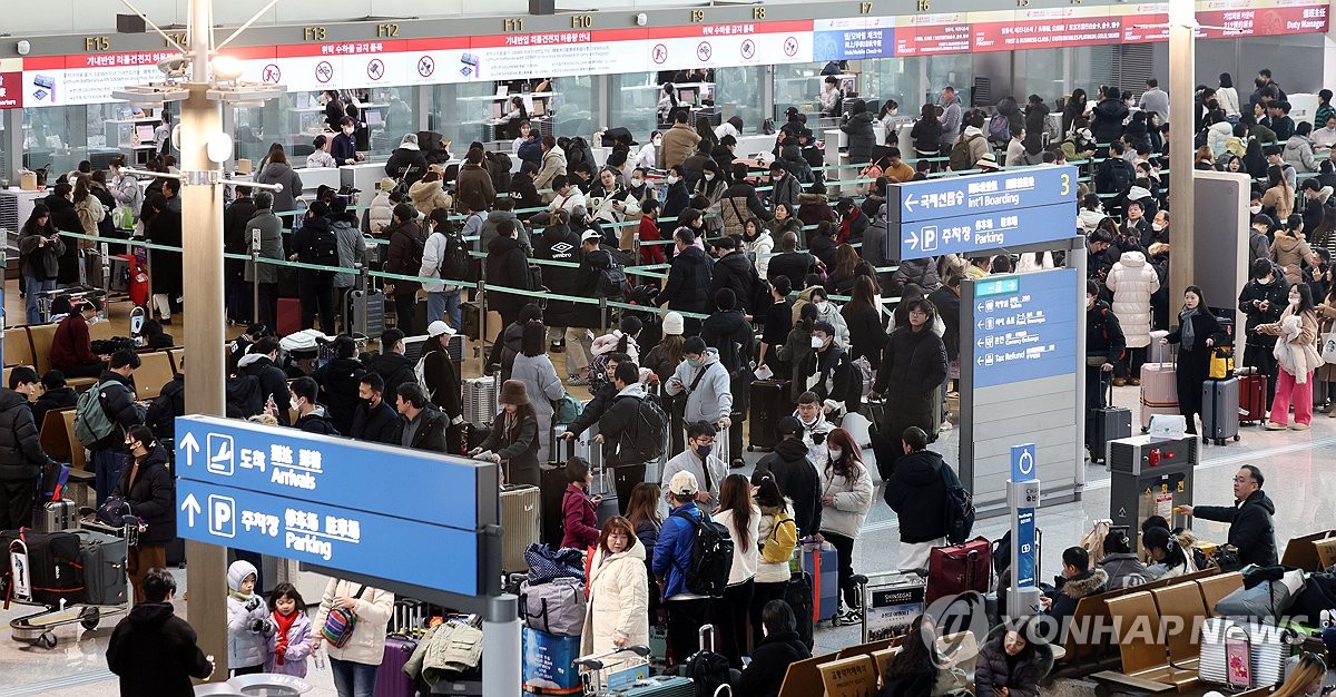 크리스마스 연휴, 여행객들로 북적이는 인천공항