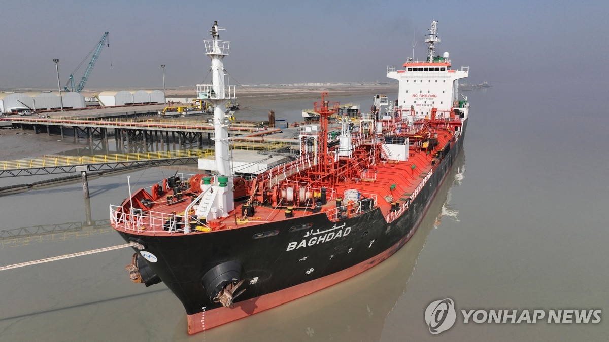 Suez Canal-bound Oil Tanker Anchored in Iraq: Are Increased Costs Risking Red Sea Operations?