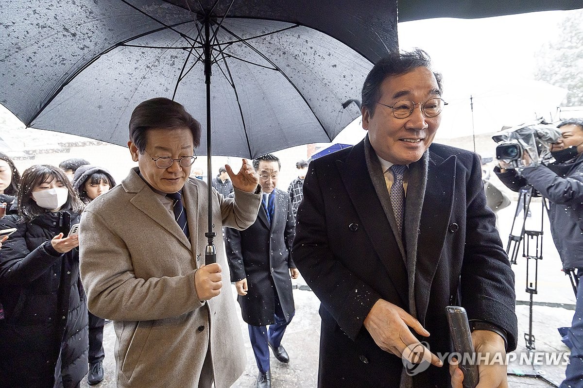 DP leader rejects former leader's call for resignation | Yonhap News Agency