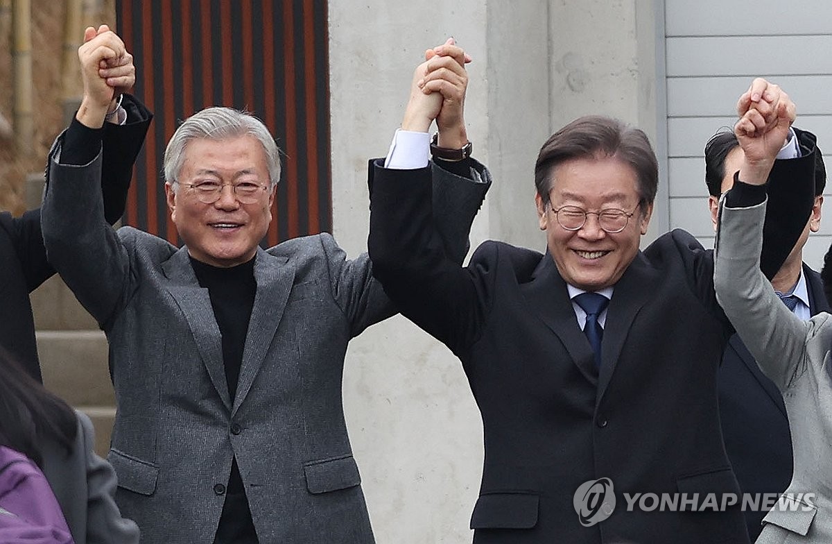 Former President Moon Urges Unity with Lee JaeMyung to Win General