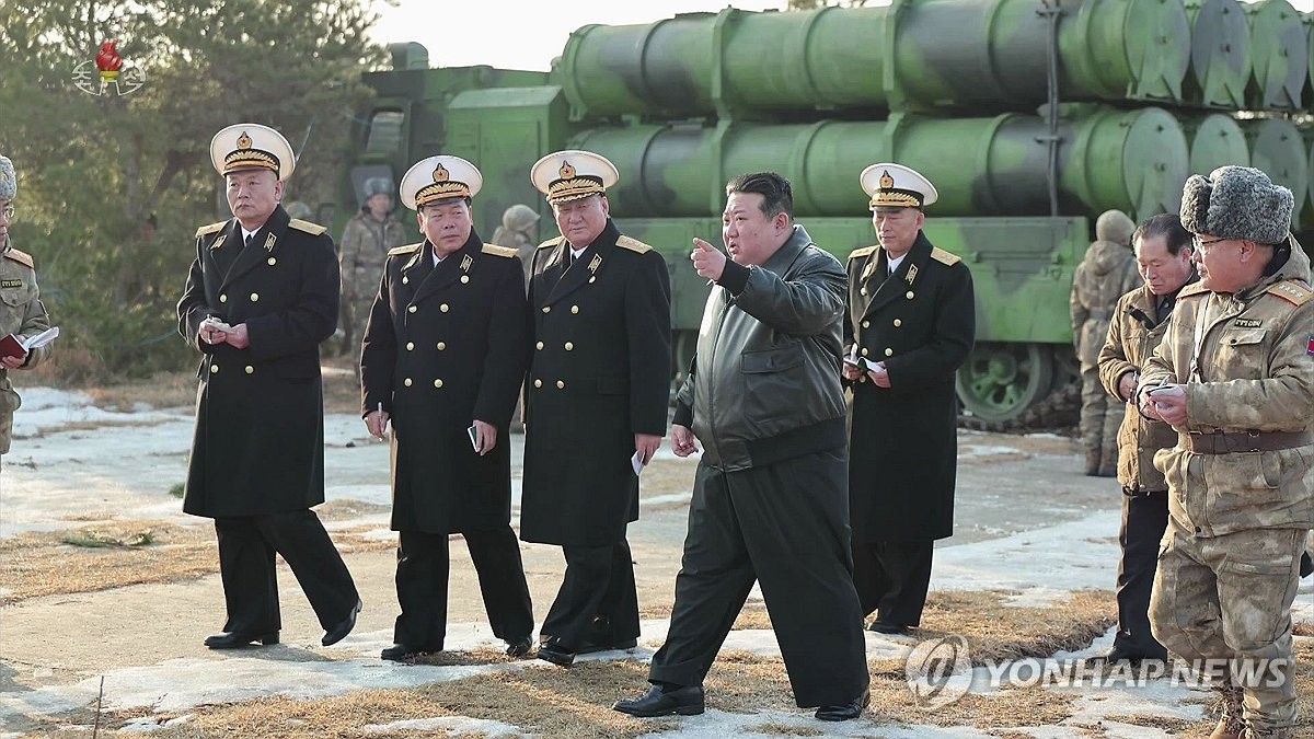 김정은, 신형 지대함 미사일 발사 지도