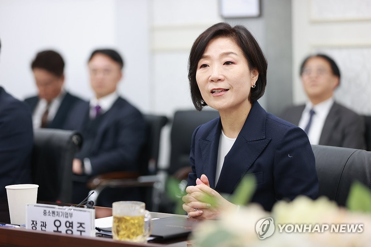 ㈜옵토닉스 방문한 오영주 장관