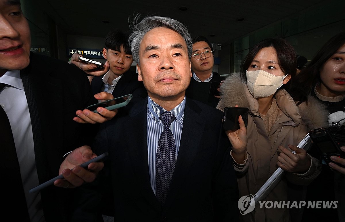 인천공항 통해 귀국한 이종섭 대사