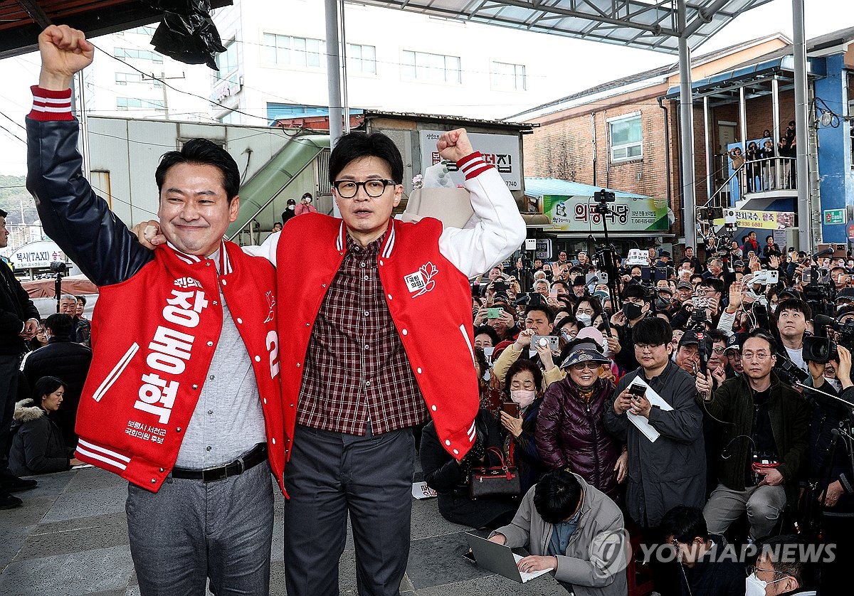 보령 중앙시장 방문한 한동훈 비대위원장과 장동혁 후보