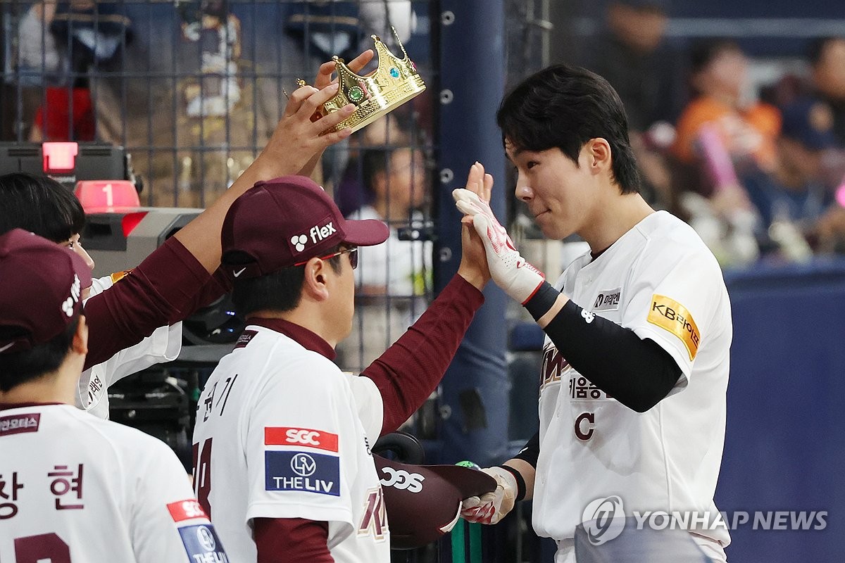 첫타석부터 왕관 쓰는 김혜성