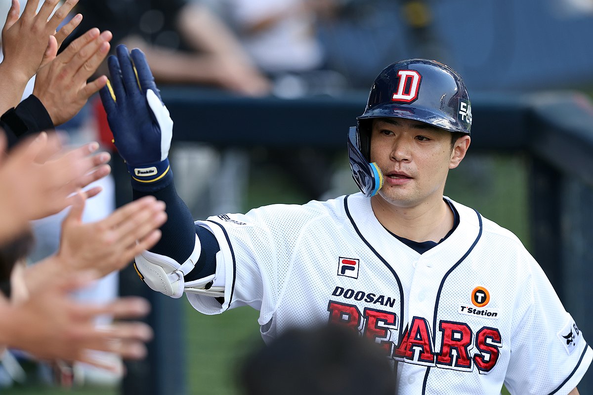김재환, 9시즌 연속 두 자릿수 홈런