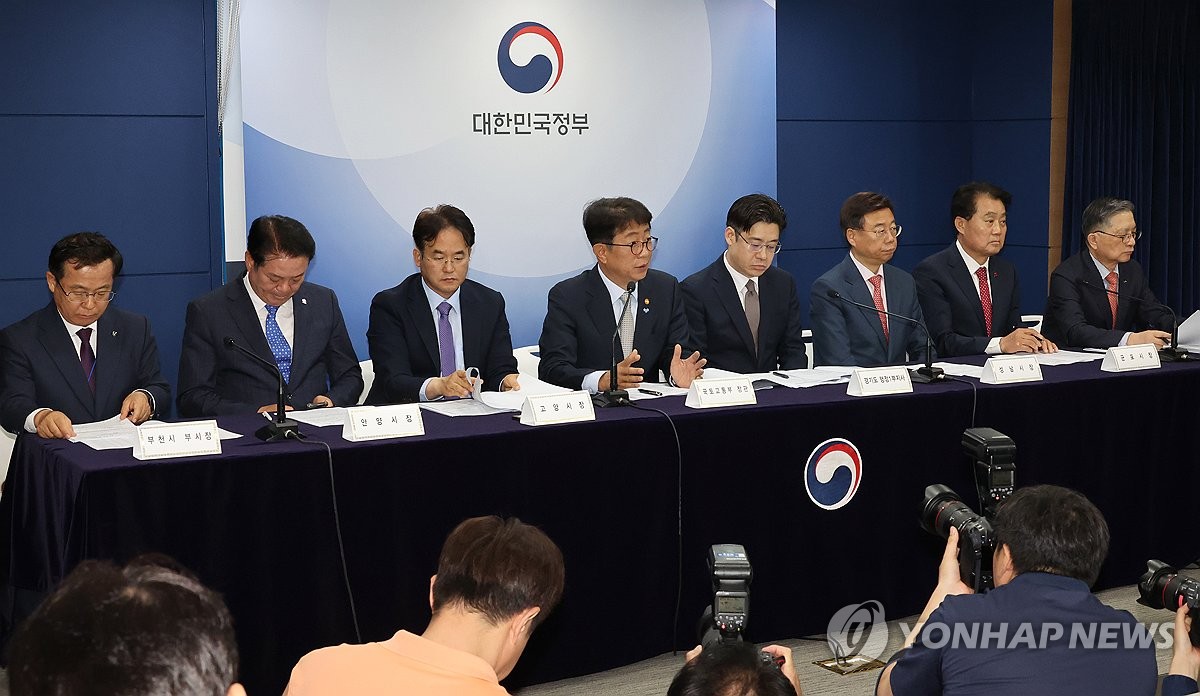 1기 신도시 선도지구 관련 브리핑 하는 박상우 장관