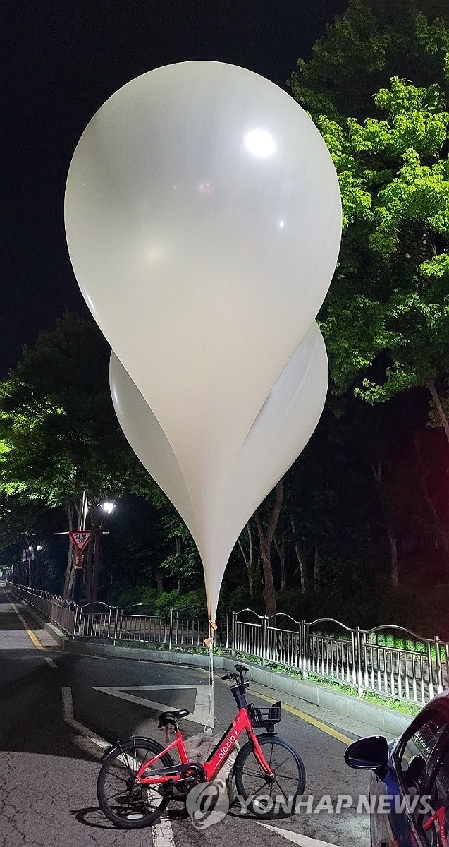 (lead) N. Korea Launches Over 300 Trash-carrying Balloons Toward S 