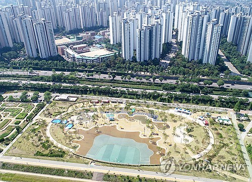 Opening of swimming pools at Han River Park