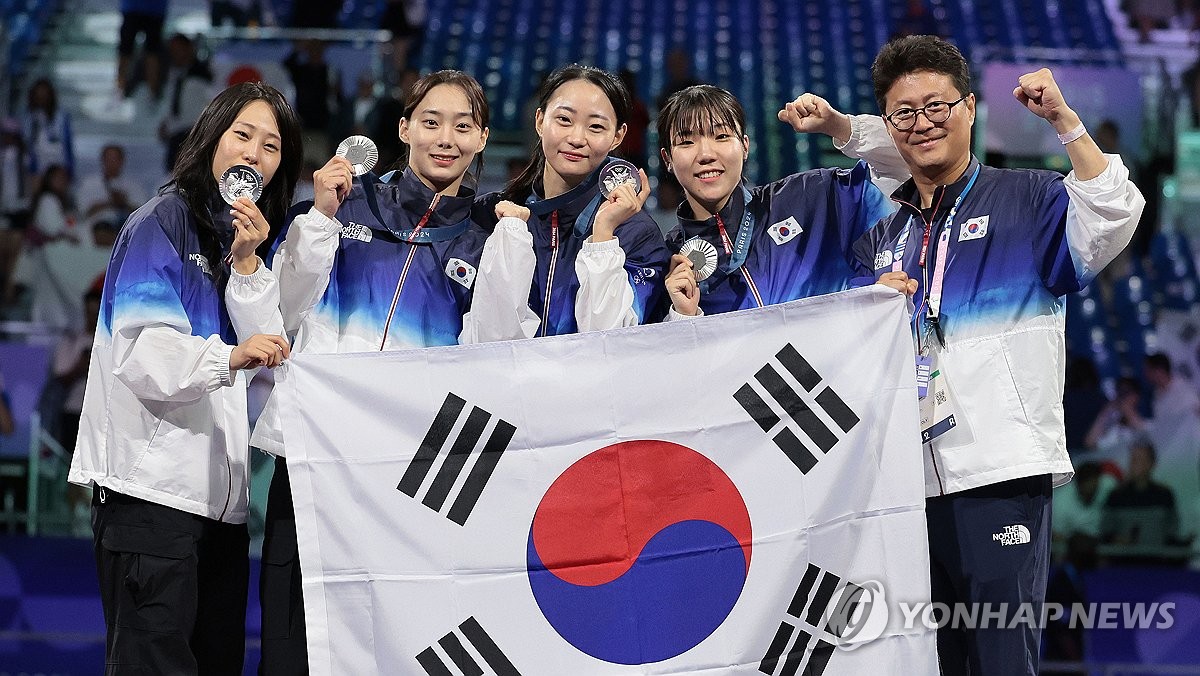 Women's fencing saber team wins first-ever silver medal