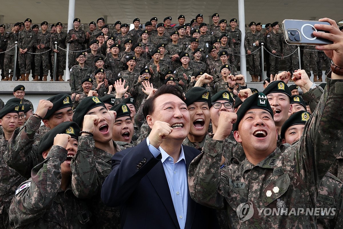 윤석열 대통령, 추석 맞아 강원 최전방 15사단 방문