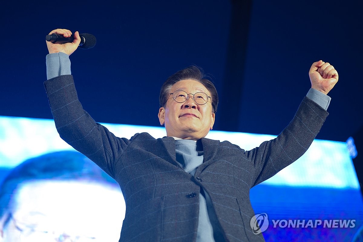 Lee Jae-myung’s Rally for Democracy Amid Legal Challenges and Corruption Allegations