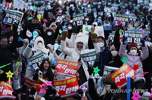 [尹탄핵소추] "한국인들 존경·응원"…집회 본 외국인들도 관심