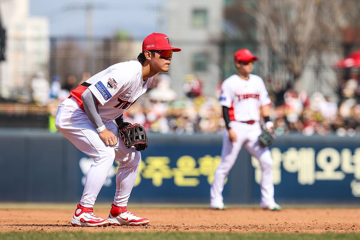 KIA 김도영, 개막전에서 햄스트링 부상