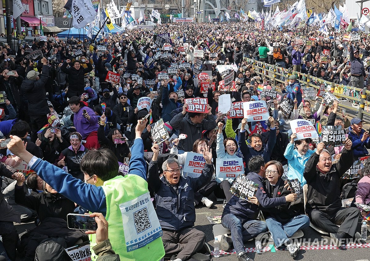 尹氏罷免決定の瞬間