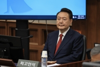 검찰, '비상계엄' 尹 직권남용 추가기소…내란재판 병합 신청