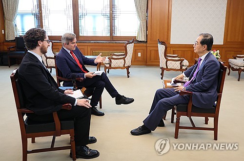 Acting president says S. Korea-U.S. issues can be solved in 'non-conflicting way': The Economist