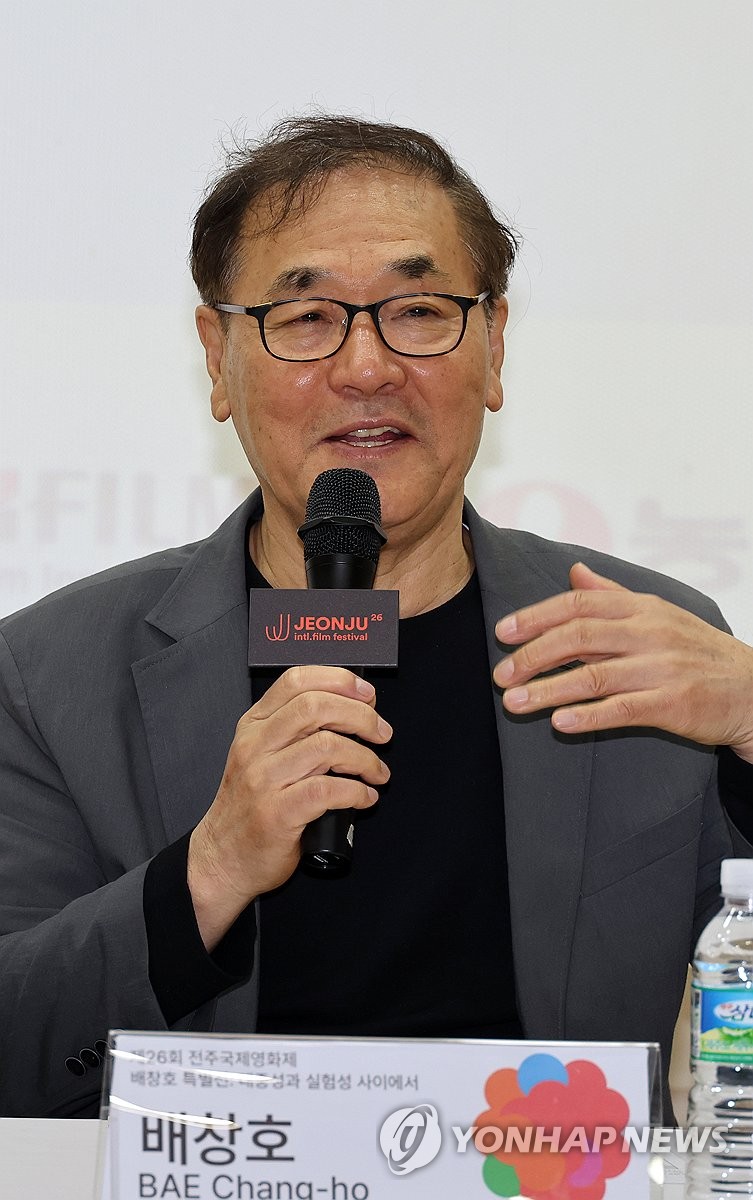 전주국제영화제 찾은 배창호 감독