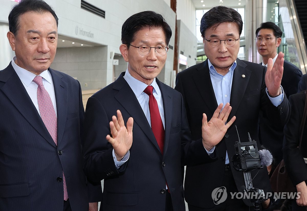 국힘 경선주자들, 단일화 내홍 비판…김문수, 羅·安 연쇄 회동