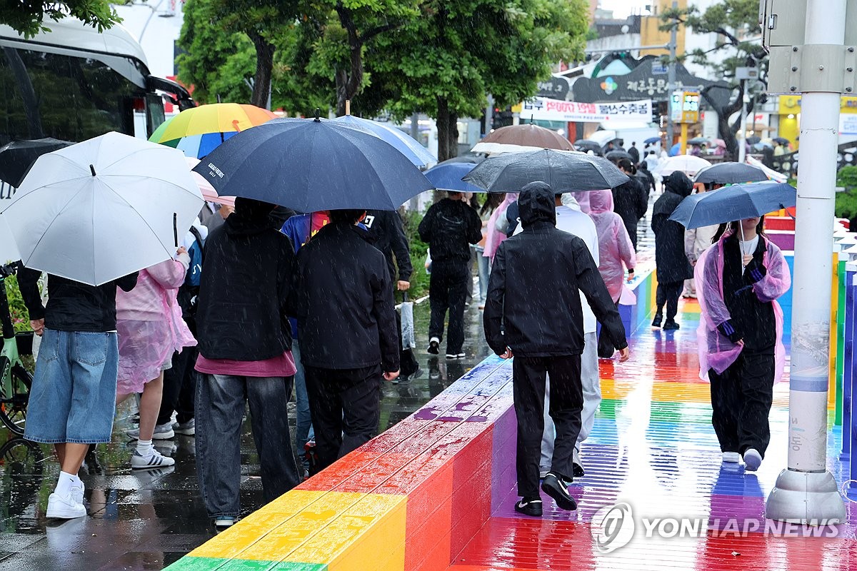 제주 강풍에 항공편 결항·지연 잇따라…"운항 정보 확인해야"(종합)