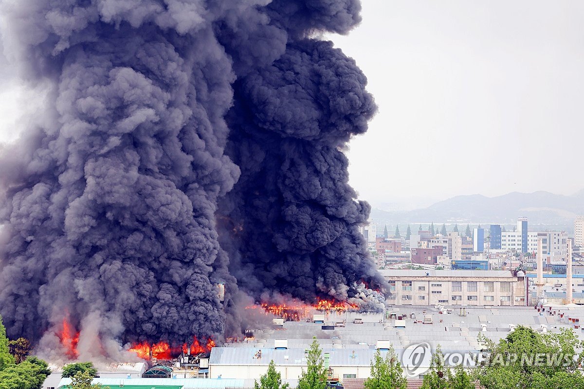 광주 금호타이어 화재, 공장 절반 태울 듯…내부 통로로 확산(종합)