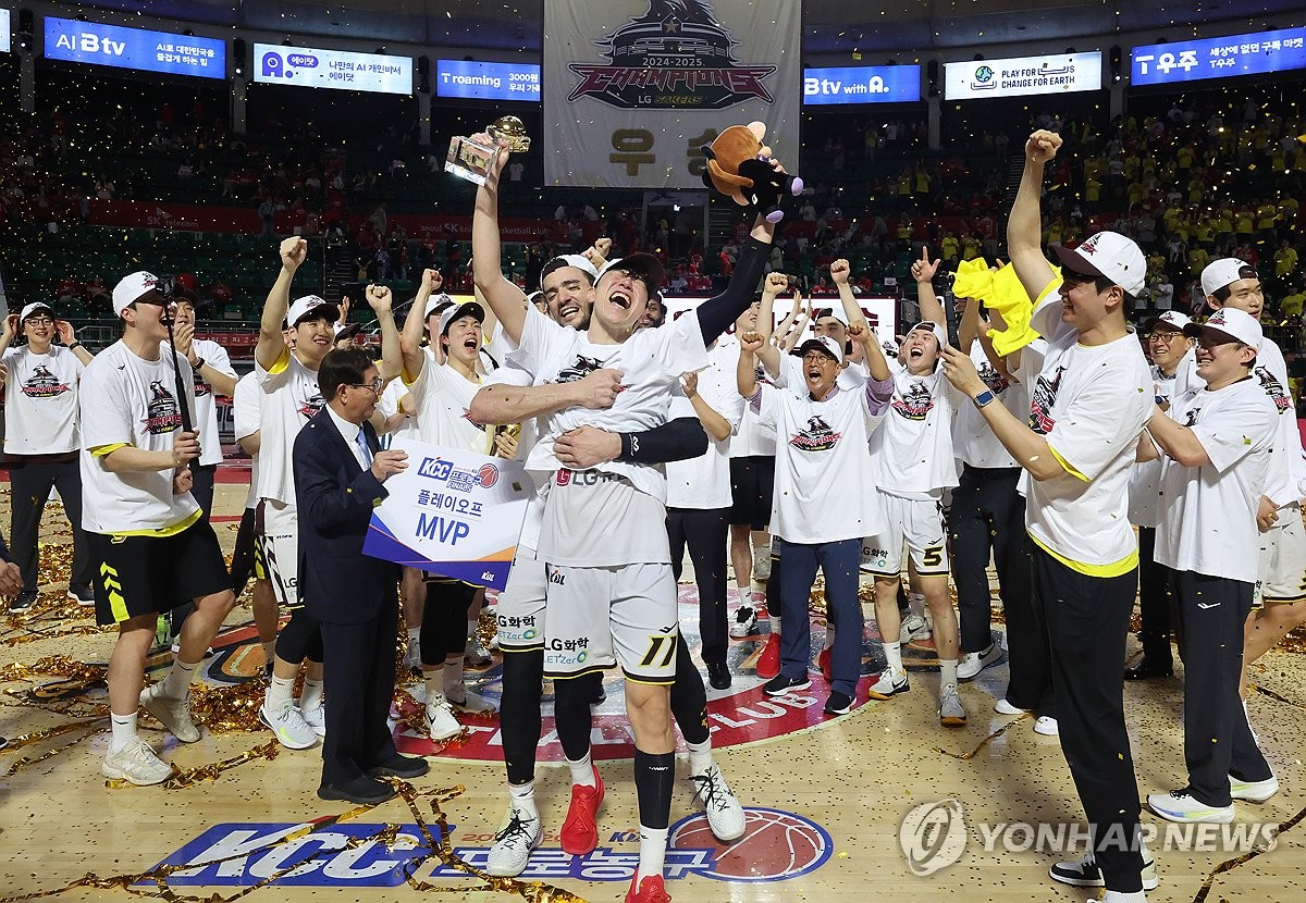 MVP 기뻐하는 허일영