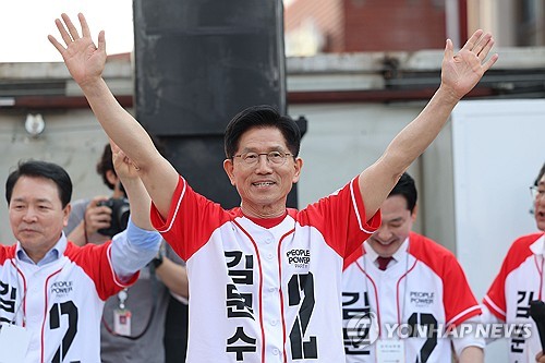 김문수, '최대 치적' 삼성 평택캠퍼스 방문…수도권 집중 공략
