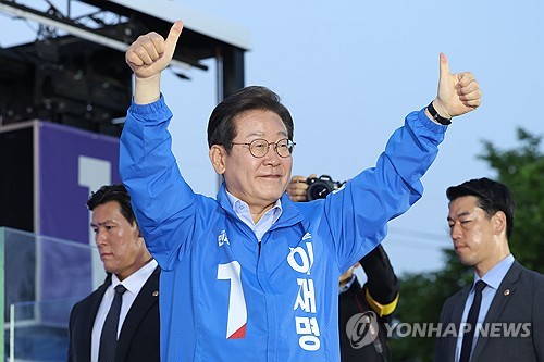 이재명 "K배터리로 경제 재충전…가덕도 신공항 책임있게 추진"