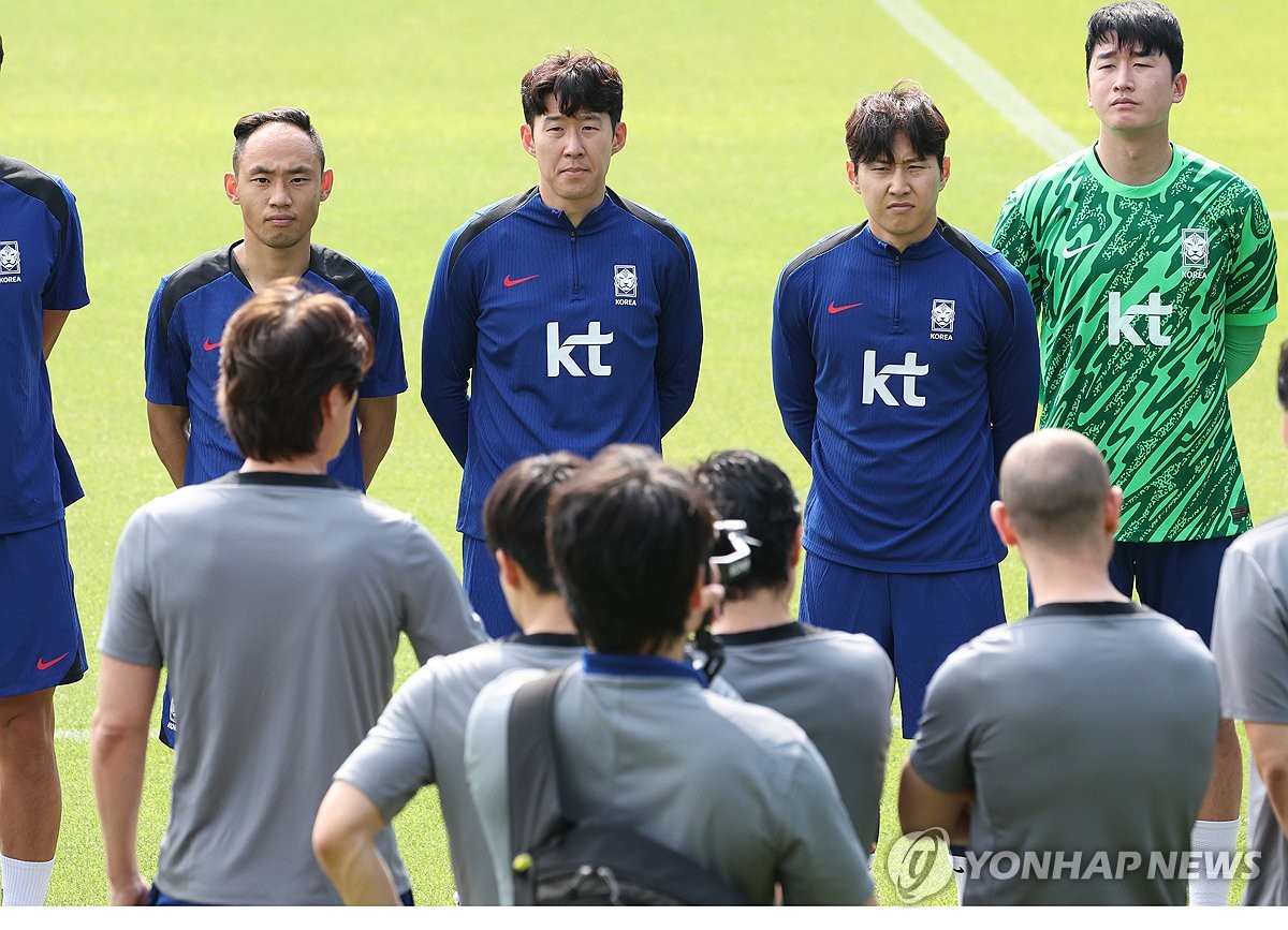 '유럽 챔피언' 만난 홍명보호 선수들…강인이가 잘난체해요