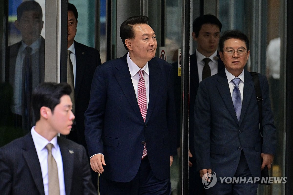 법정 나서는 윤석열 전 대통령