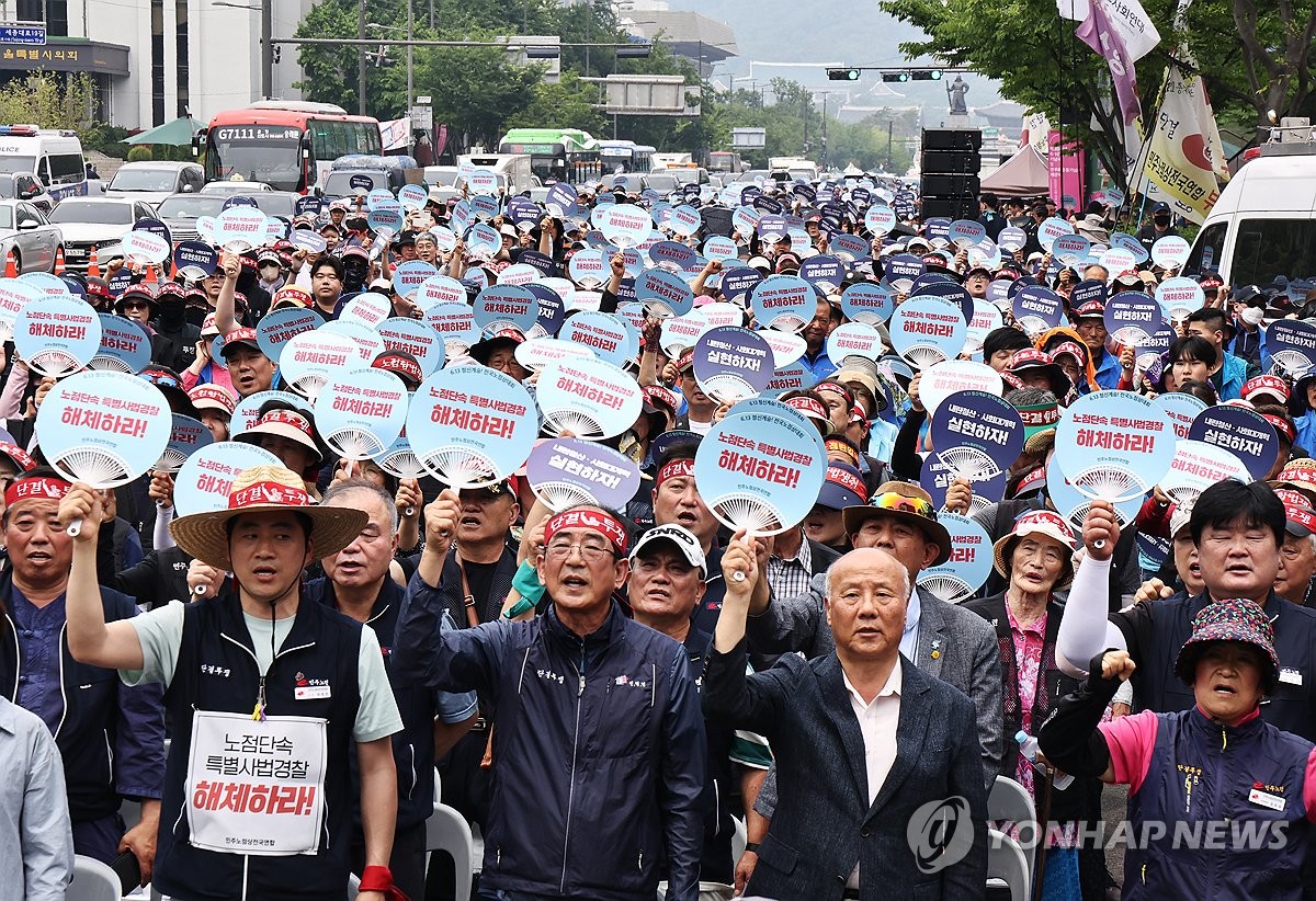 노점상단체 "단속 심하고 과태료 많아"…생계보호특별법 촉구