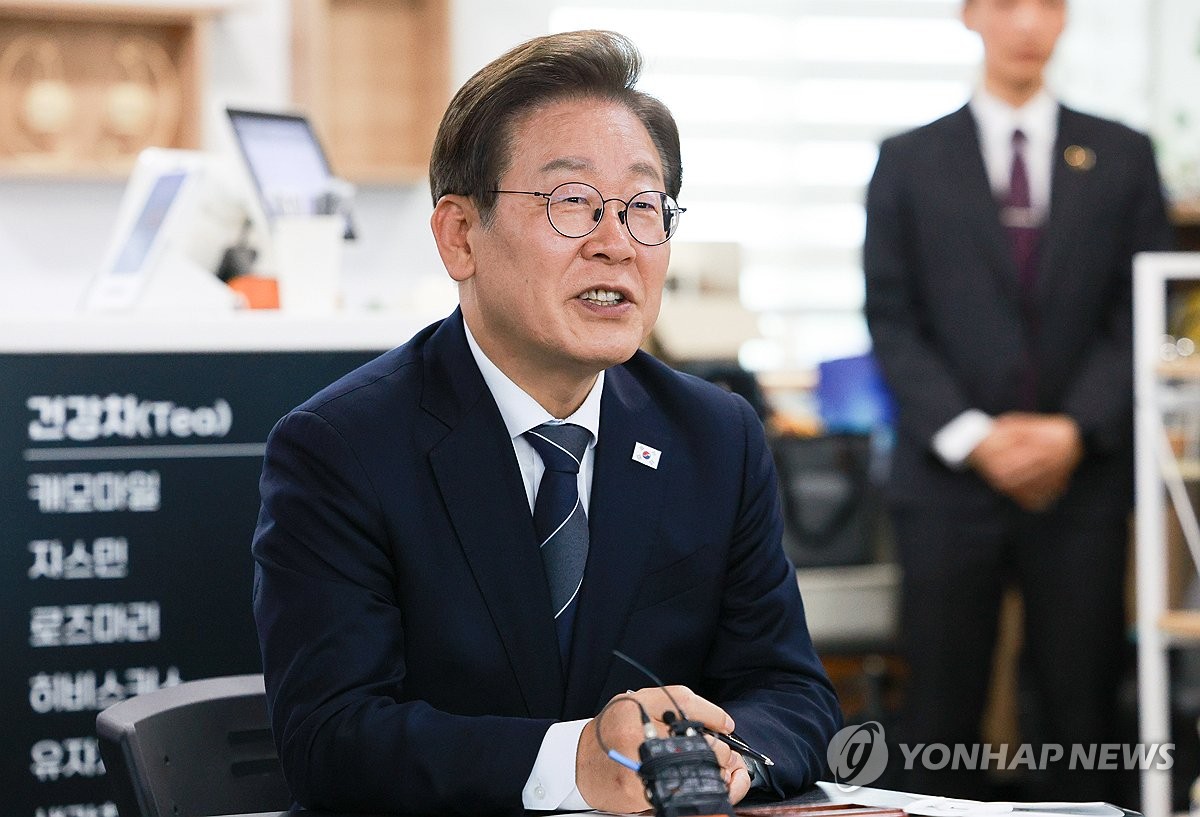 李대통령 첫 국정수행 지지율 58.6%…민주 49.9%·국힘 30.4%[리얼미터]