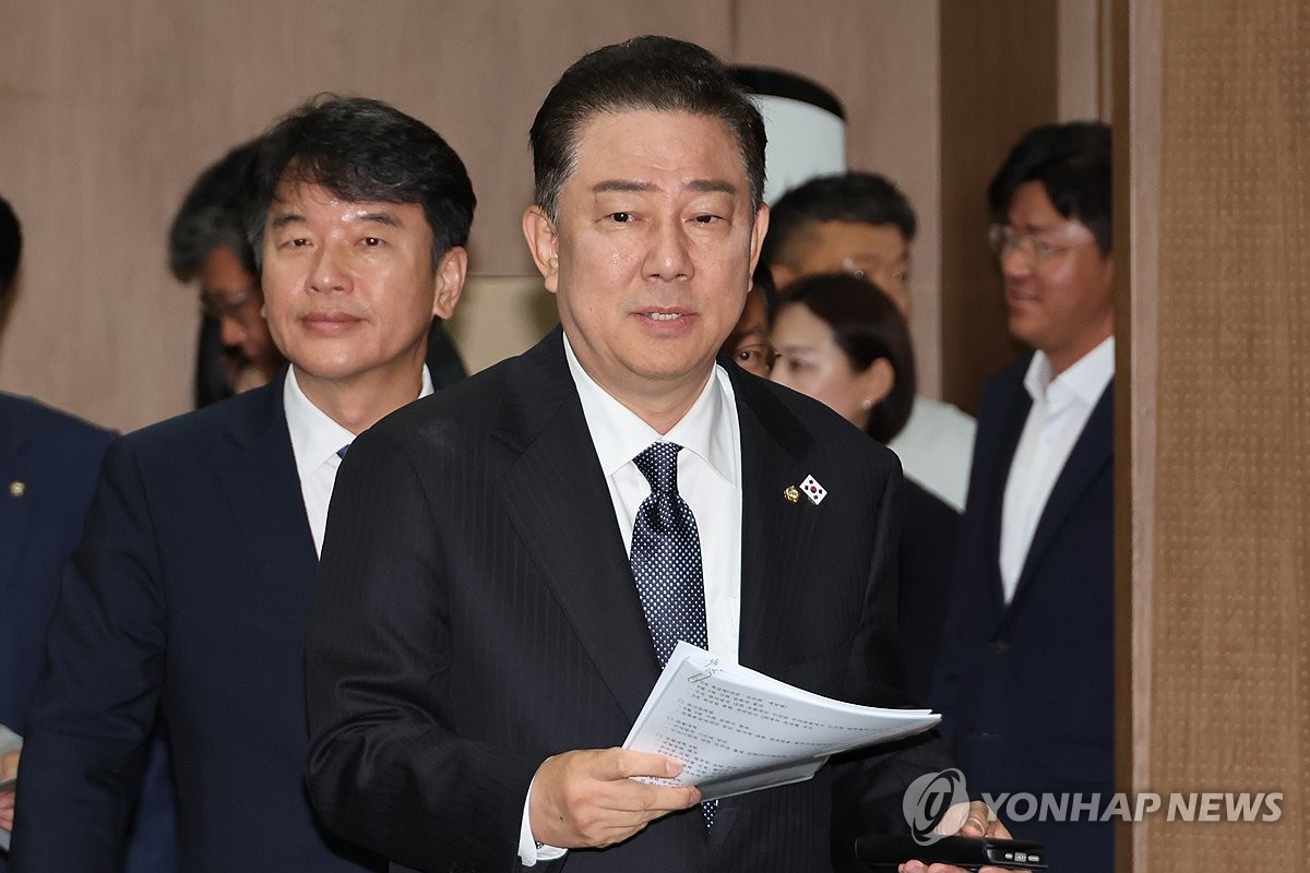 김병기, 현충원 참배…최고위 주재 후 우의장 예방