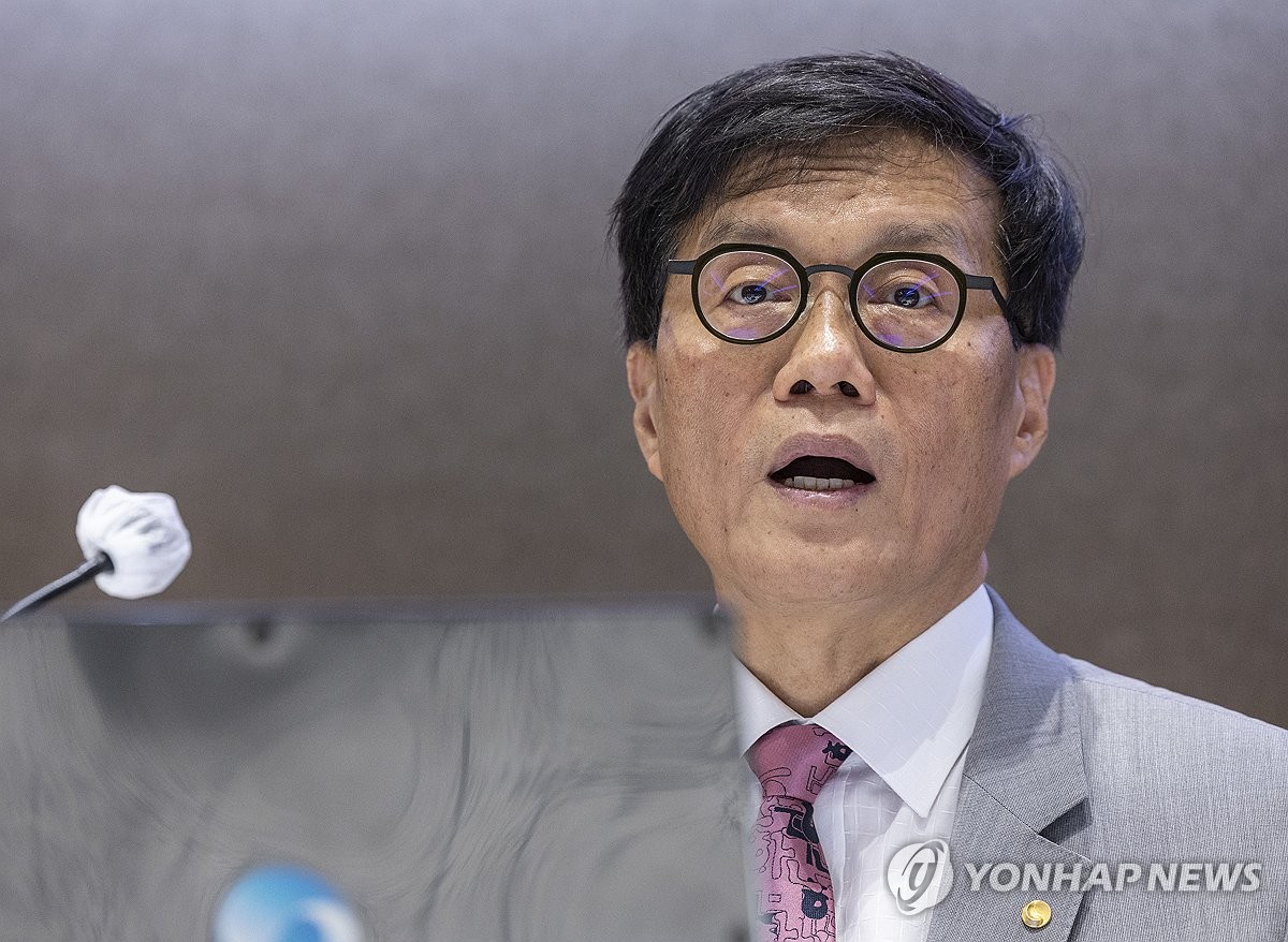 상반기 물가 관련 질문에 답하는 이창용 한은 총재